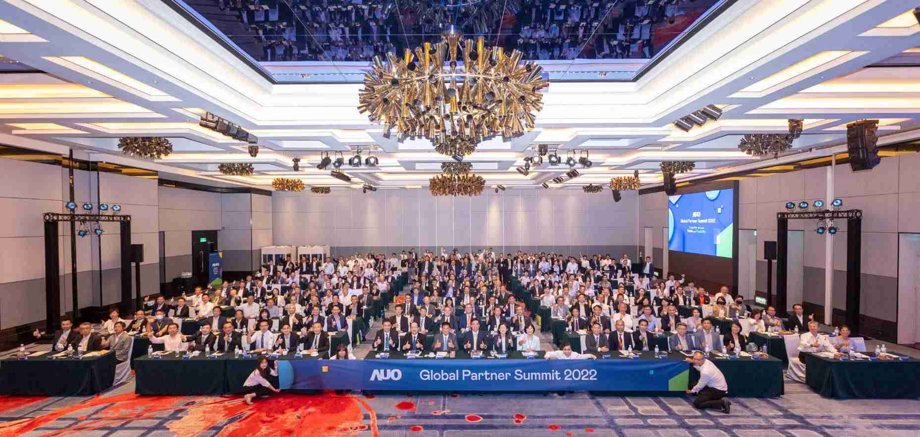 友達推動「安心、、創新、、、用心、、、同心、、、、盡心」五星職旅，，，為菲籍員工打造全方位照護，，，，首度贏得「人權實踐與發展領袖獎」殊榮